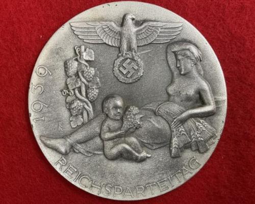 Cassed 1939 Reichsparteitag Table Medal