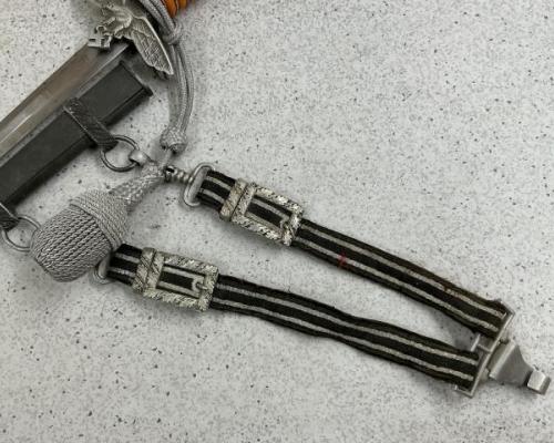 Luftwaffe officer dagger, orange grip by  EICKHORN. Hangers and silver knot. Superb condition